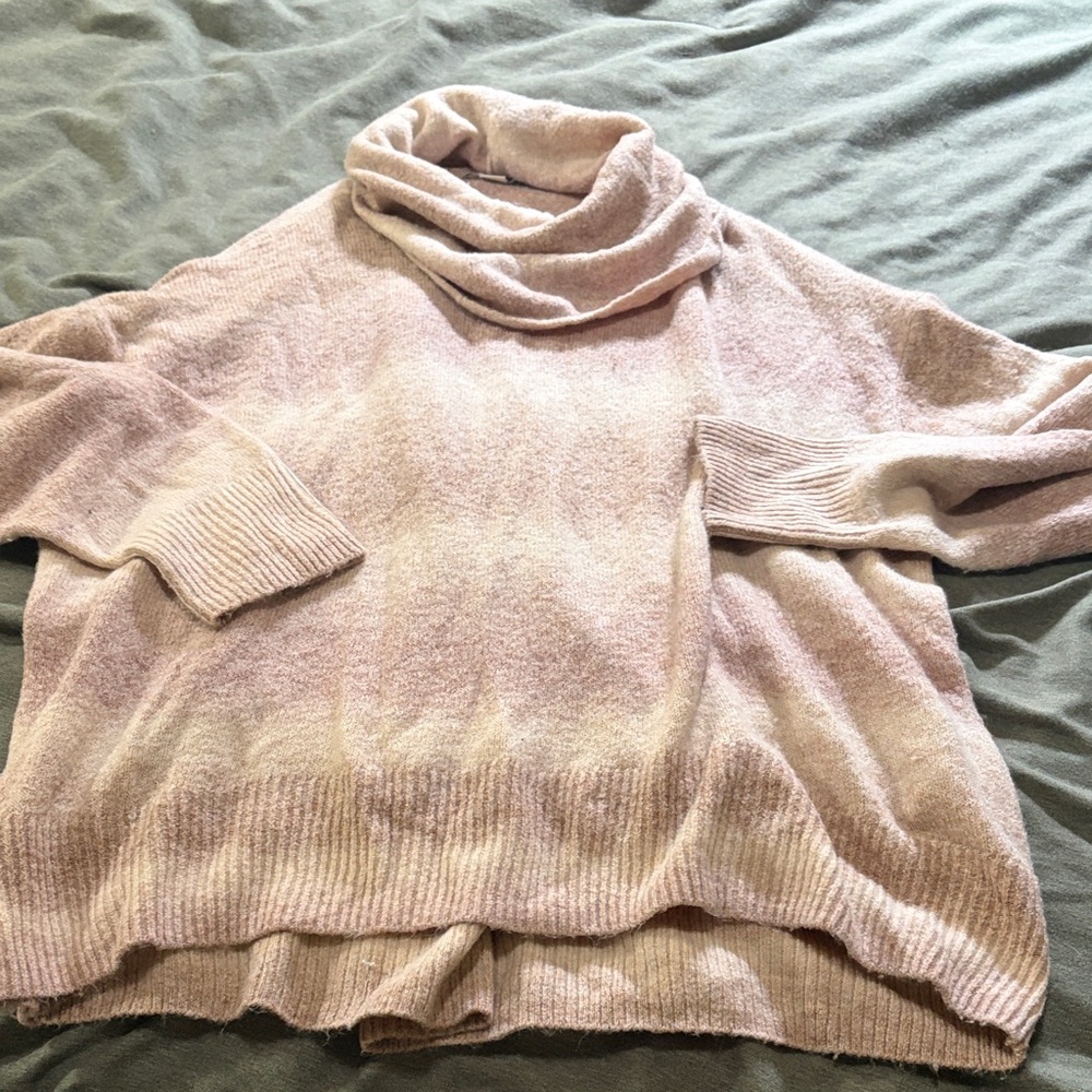 American Eagle turtleneck 
Size M
